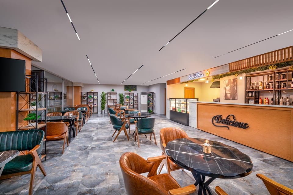 Restaurant/places to eat, Lounge or bar, Breakfast