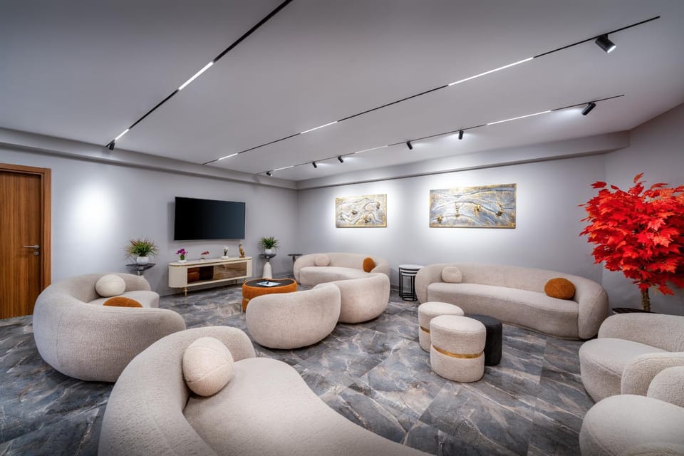Communal lounge/ TV room, Lobby or reception, Seating area
