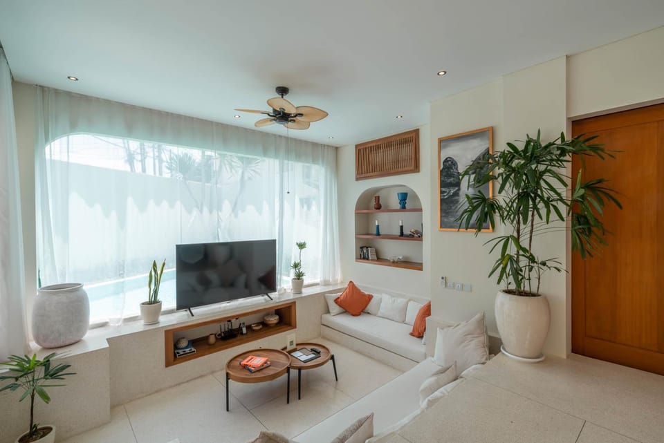 TV and multimedia, Living room, Seating area, Evening entertainment, fireplace