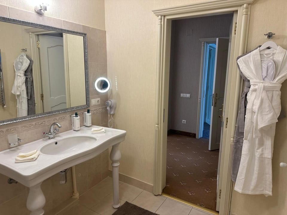 Shower, Bathroom, towels