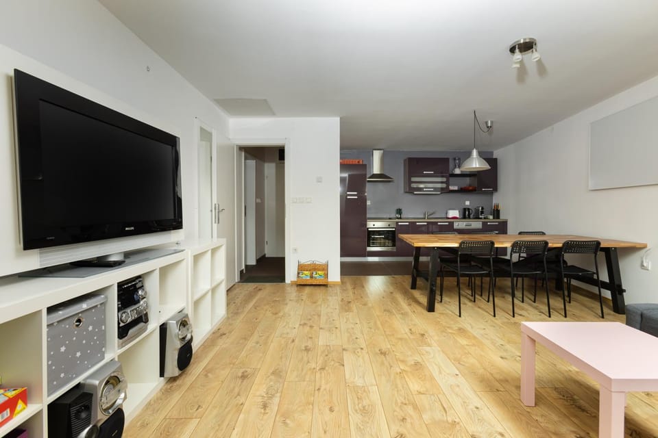 Communal lounge/ TV room, Living room, Seating area
