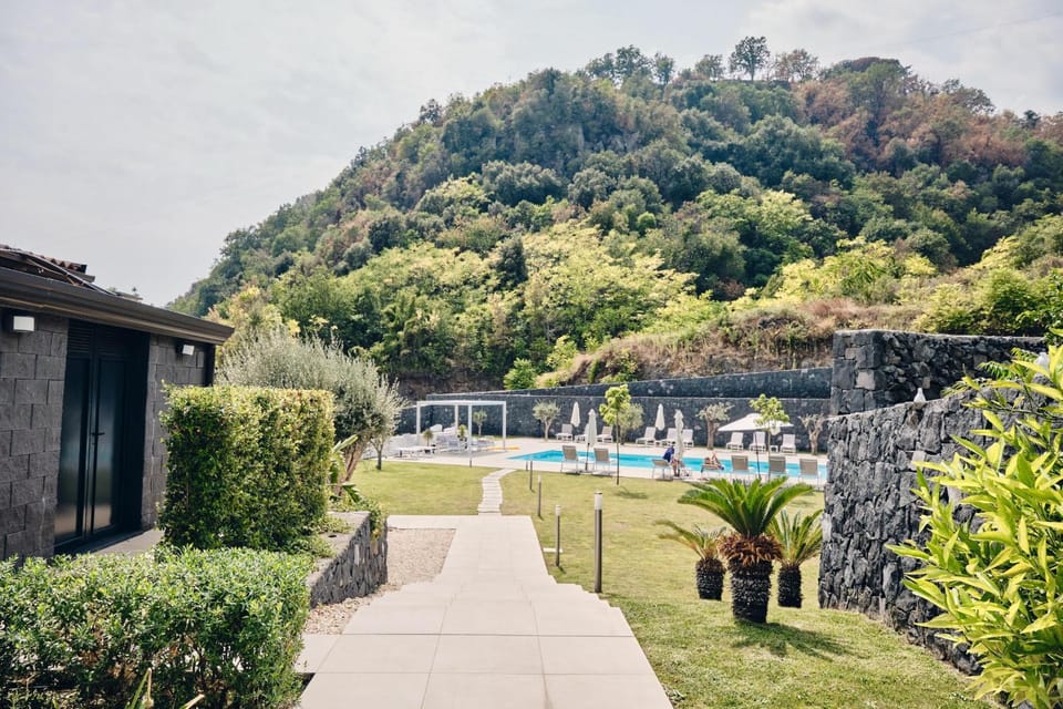 Natural landscape, Garden, Garden view, Mountain view, Pool view, Swimming pool