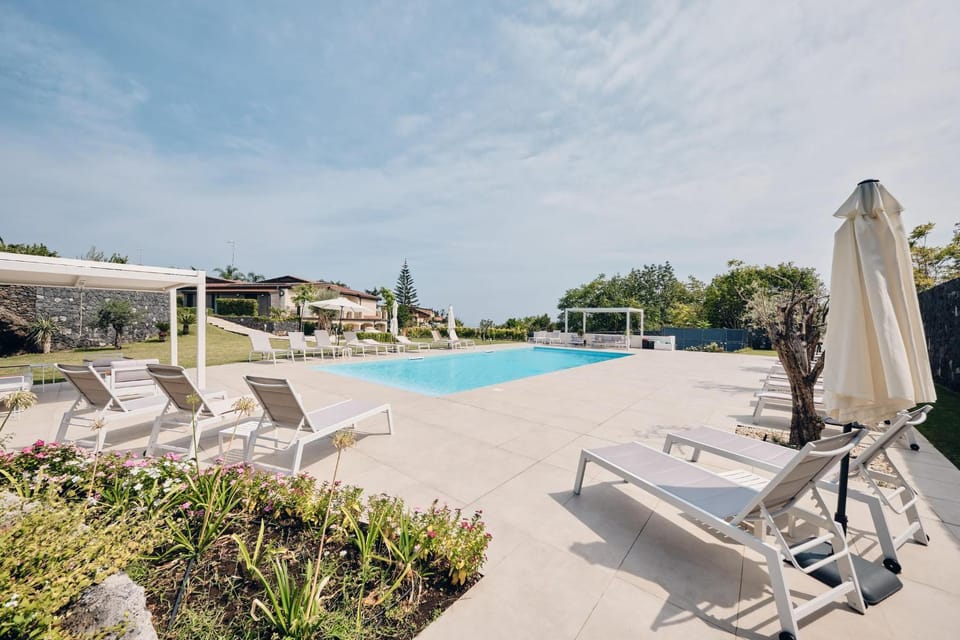 Day, Pool view, Swimming pool, sunbed