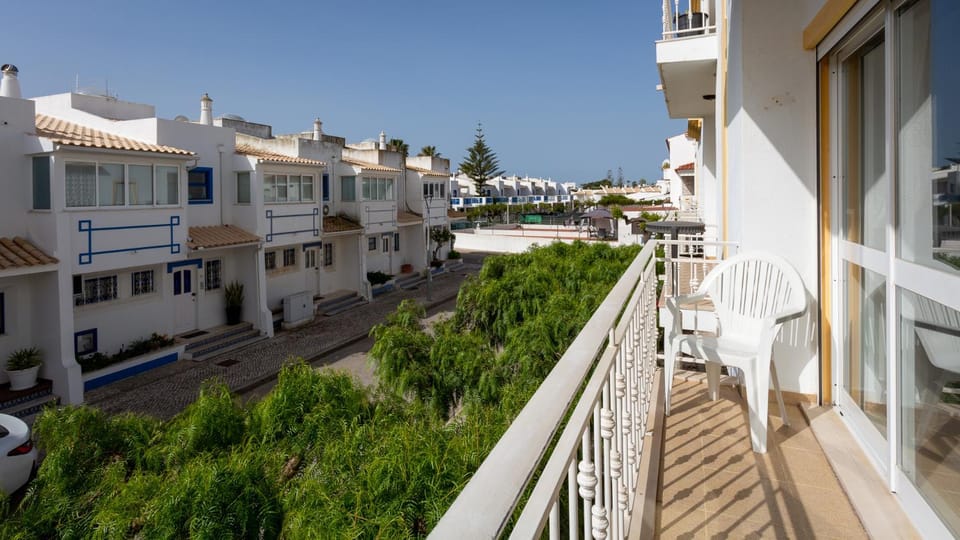 Albufeira 3BR with Pool and AC by the beach by LovelyStay Apartment in Albufeira