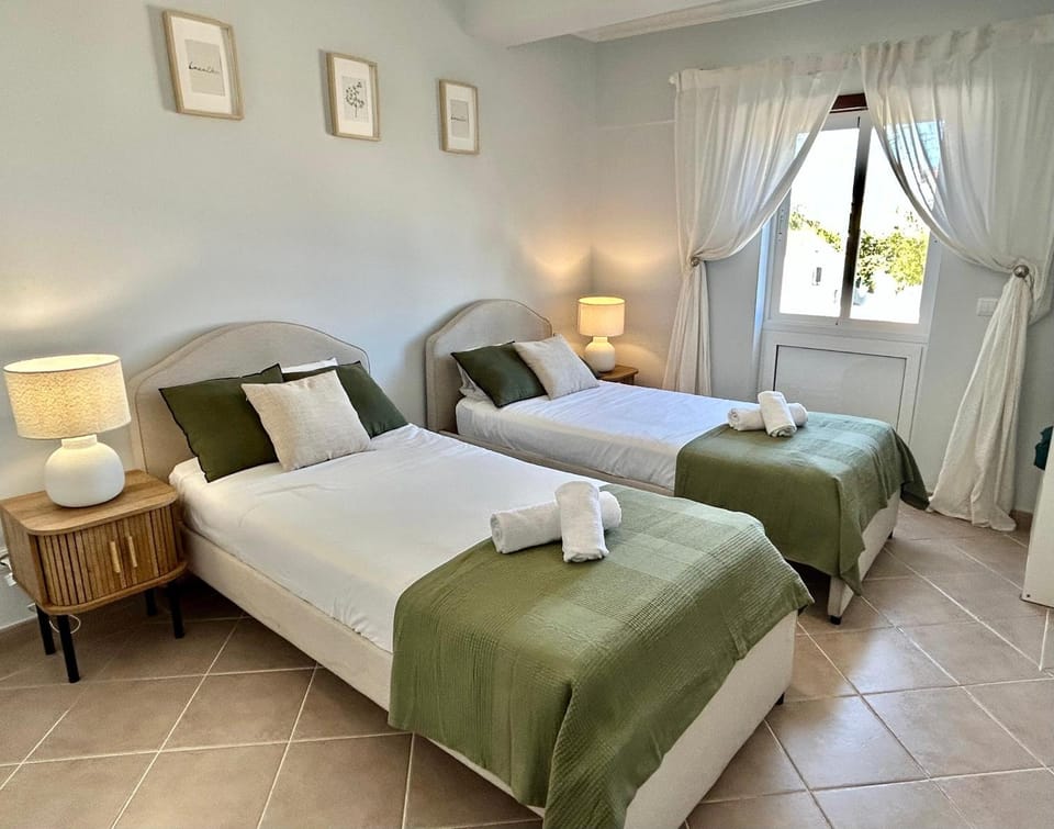 Albufeira 3BR w Pool & AC by LovelyStay Apartment in Albufeira
