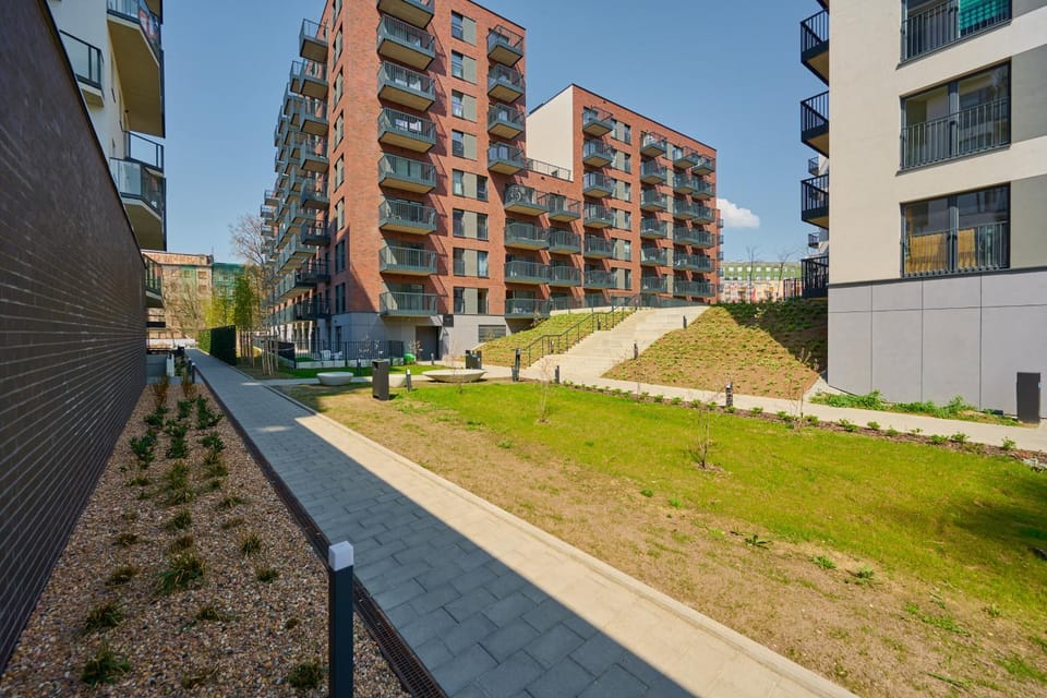 Property building, Neighbourhood, Location