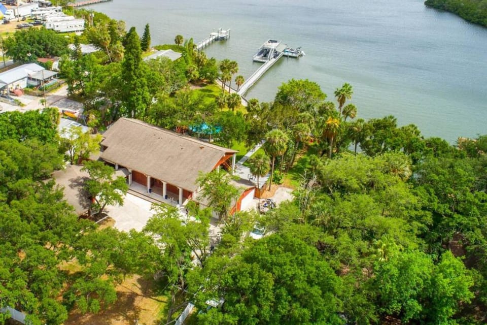 Property building, Natural landscape, Bird's eye view, Lake view, River view