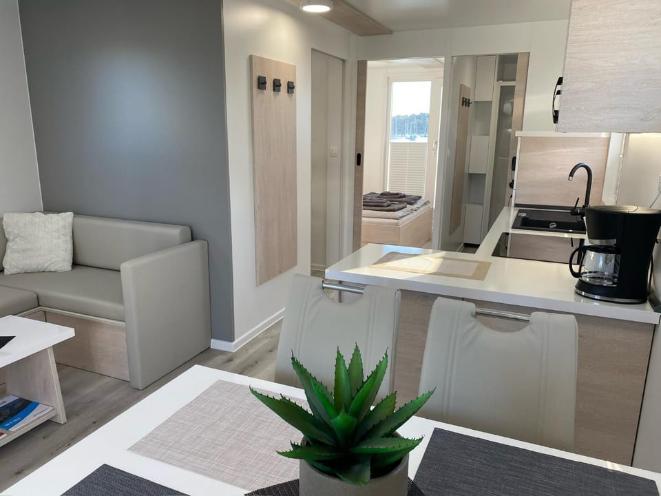 Floating house ARENA 3 Apartment in Pula
