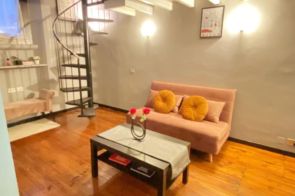 [Duomo a 10 minuti a piedi] + Parking davanti casa Apartment in Milan