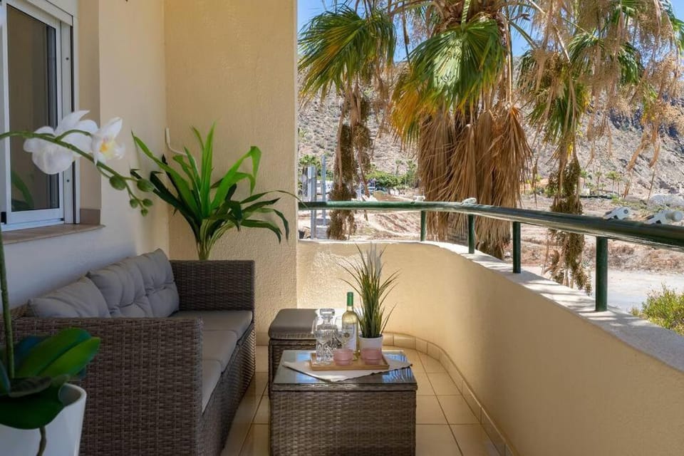 Apartment in front of the ocean Apartment in Los Cristianos