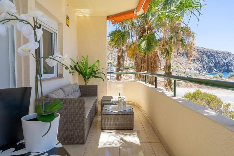 Apartment in front of the ocean Apartment in Los Cristianos