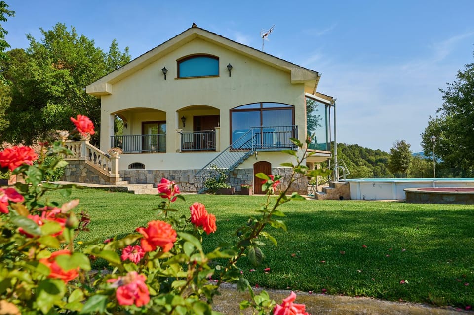 Property building, Off site, Garden, Swimming pool