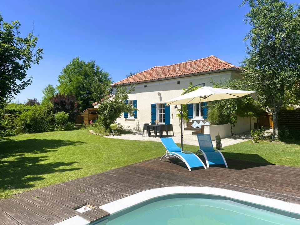 Shower, Spring, Natural landscape, Garden, Garden, Garden view, Swimming pool, Parking, sunbed