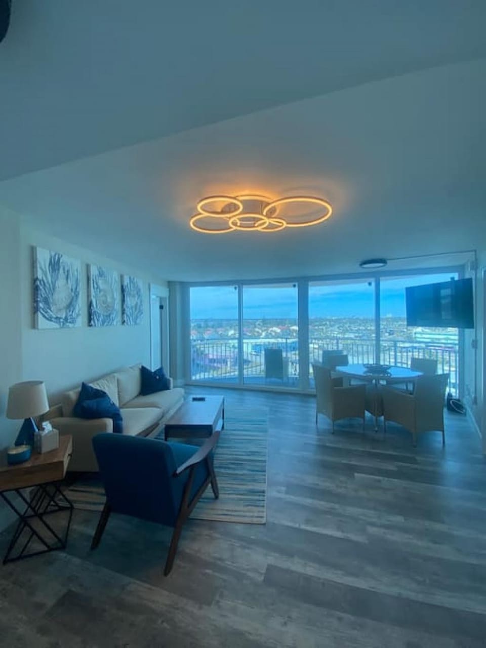 2 Bedroom 2 bath Condo on the Beach on the 8th Floor House in South Daytona