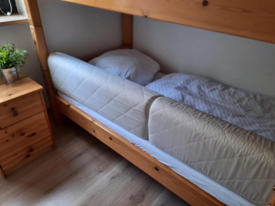 bunk bed