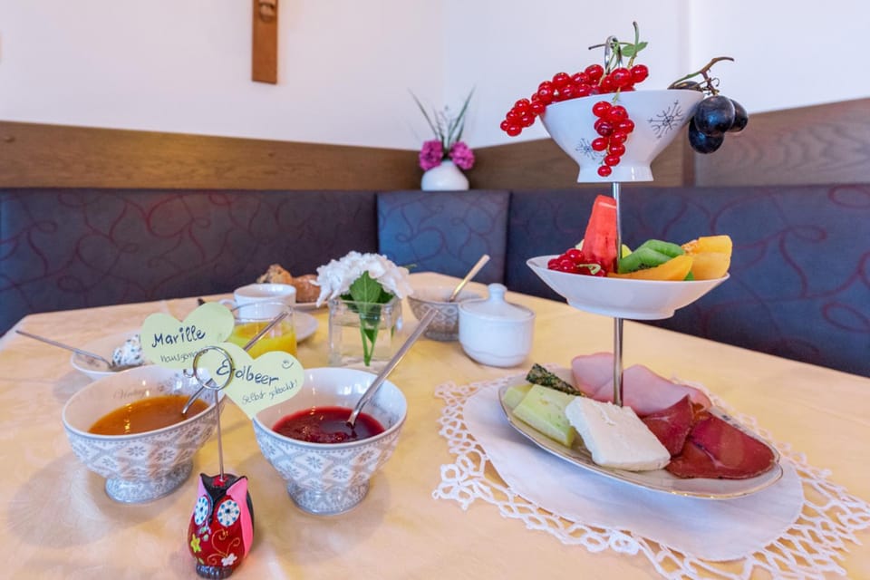Breakfast, Buffet breakfast