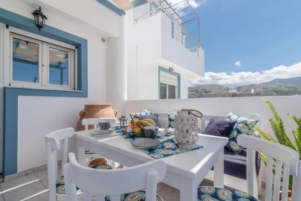 View (from property/room), Balcony/Terrace, Dining area
