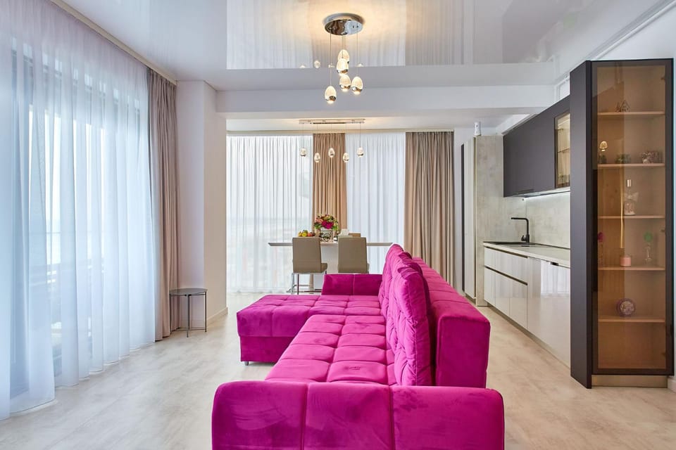 TV and multimedia, Kitchen or kitchenette, Living room, Seating area