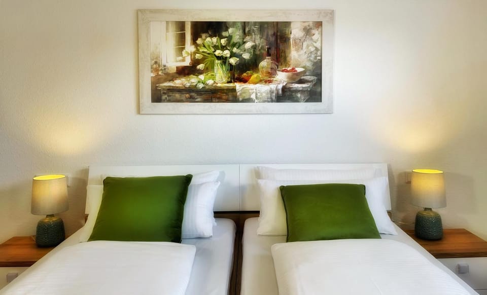 Bed, Photo of the whole room, Decorative detail, Bedroom