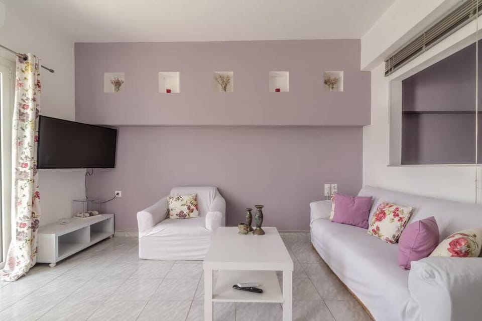 Photo of the whole room, Seating area