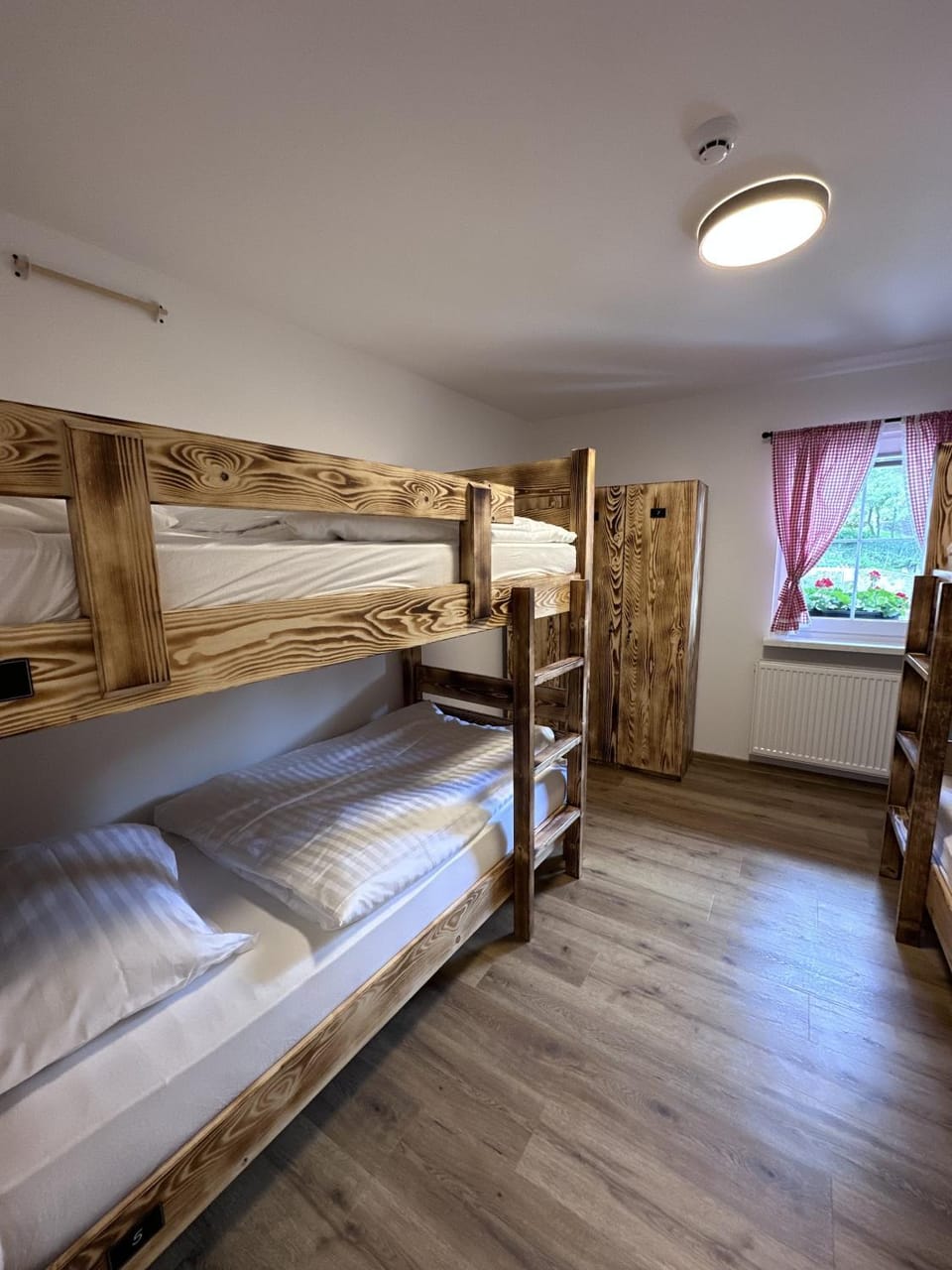 Bedroom, bunk bed