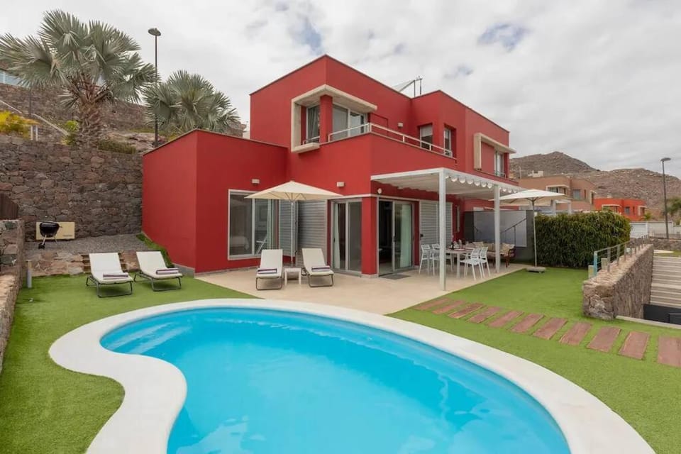 Property building, Garden, Swimming pool, sunbed