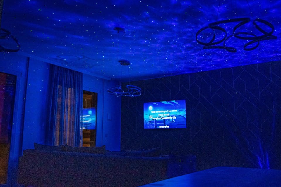 Communal lounge/ TV room, TV and multimedia, Photo of the whole room, Evening entertainment, Bedroom