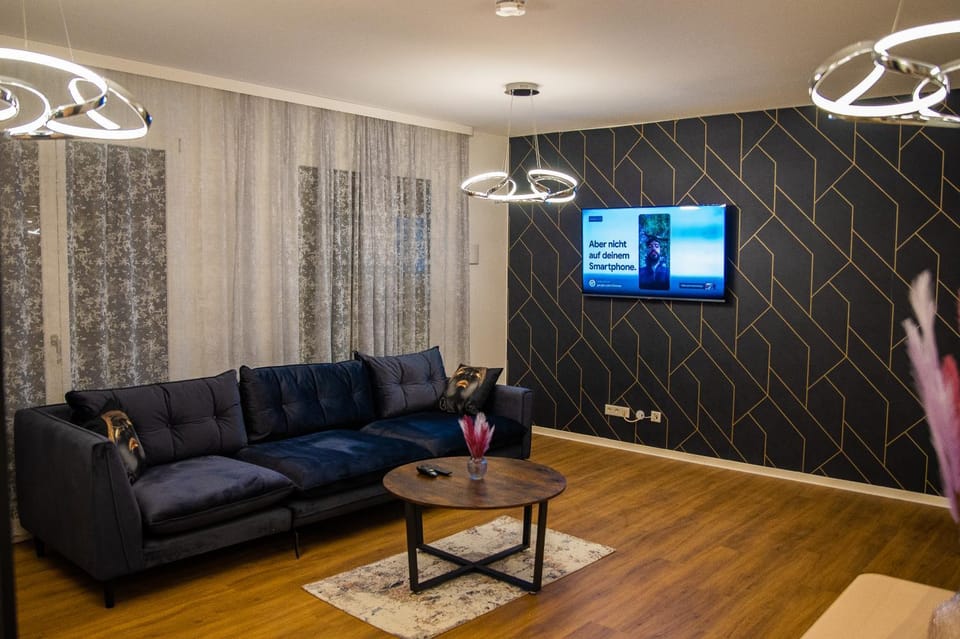 Communal lounge/ TV room, TV and multimedia, Living room, Seating area, Evening entertainment