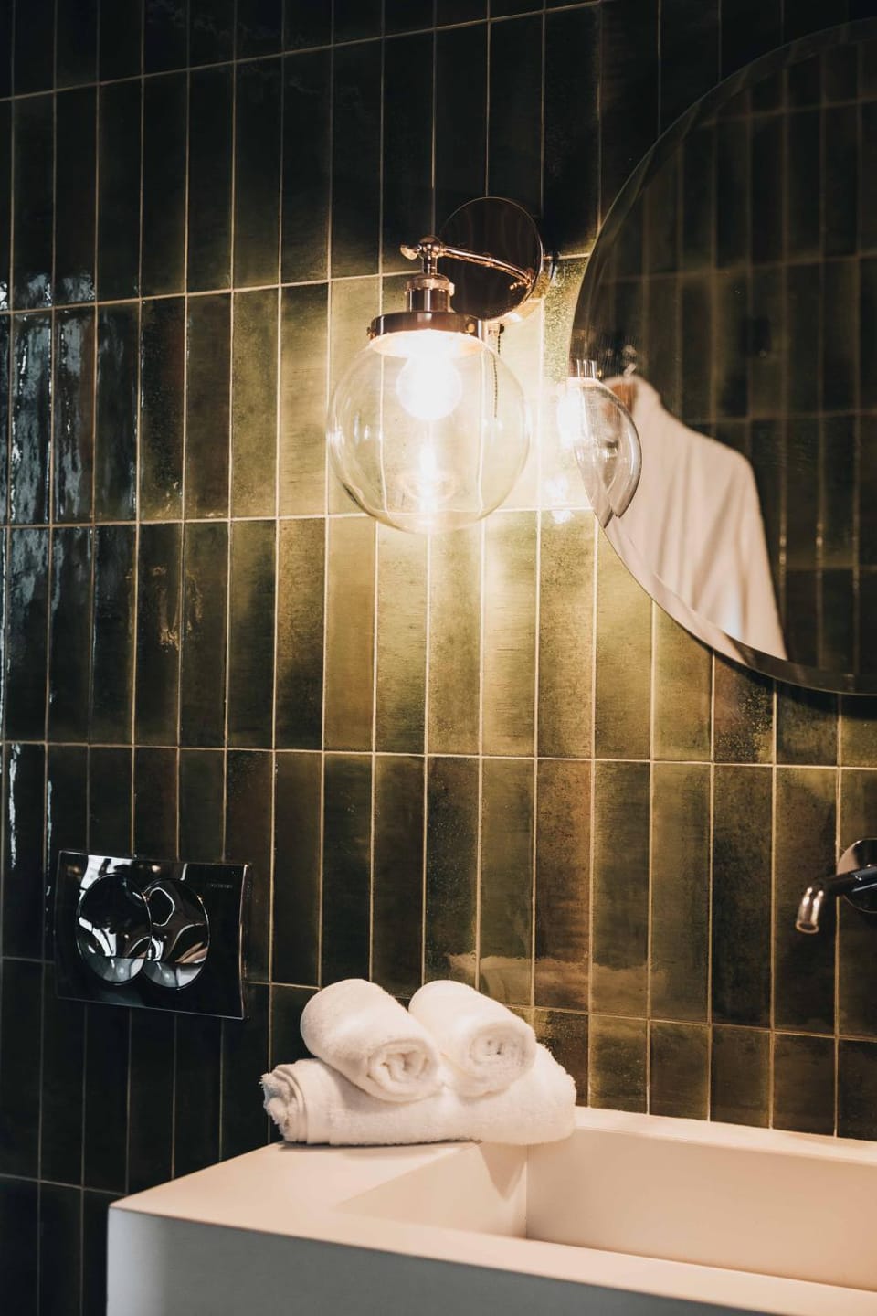 Bathroom, towels