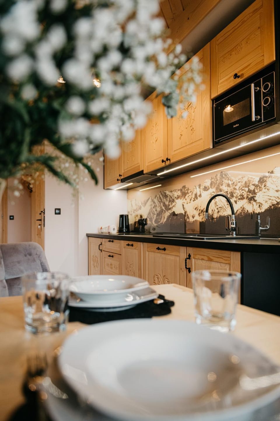 Kitchen or kitchenette, Dining area