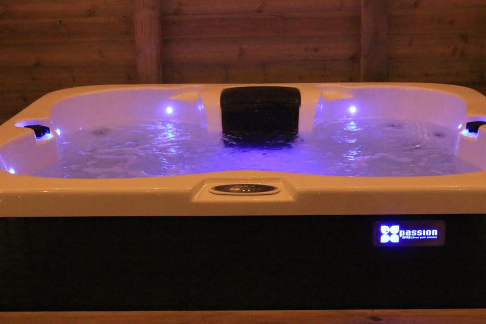 Hot Tub, Hot Tub