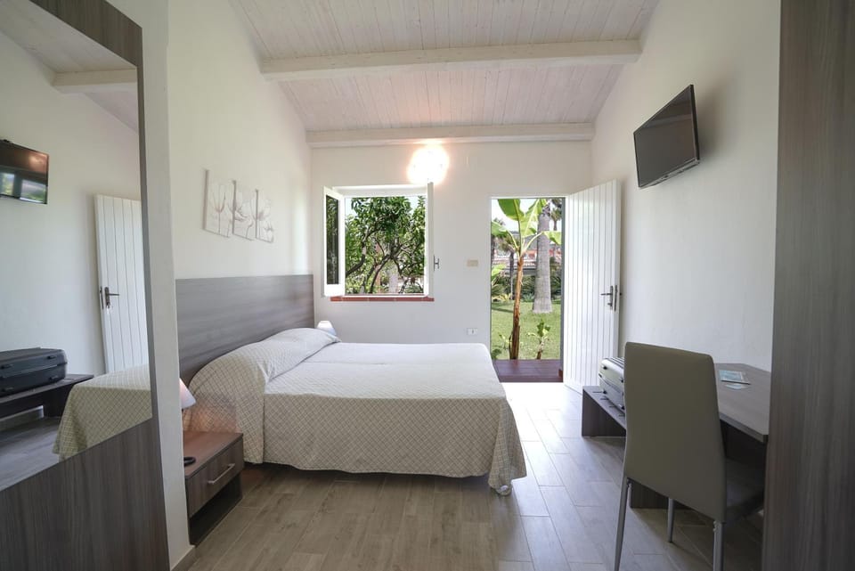 Bed, Photo of the whole room