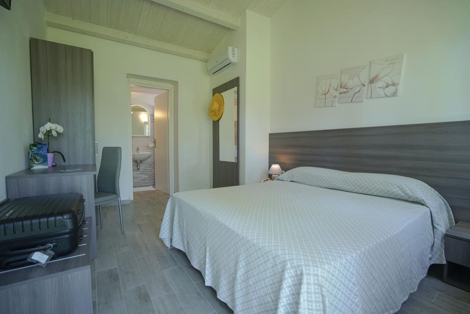 Bed, Photo of the whole room