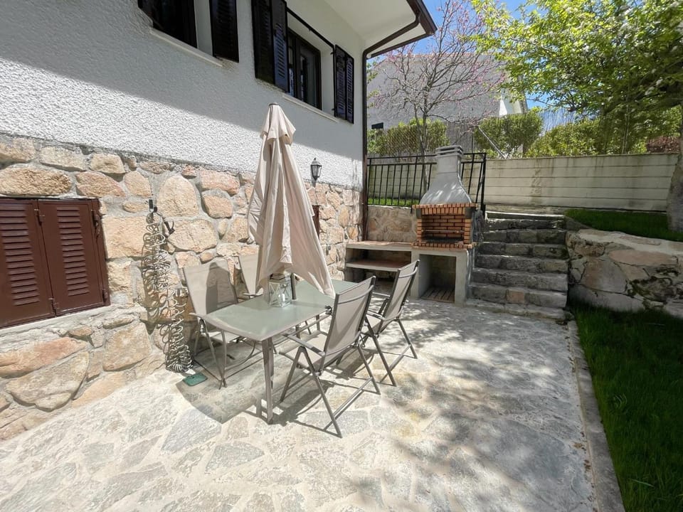 Patio, Garden, Dining area