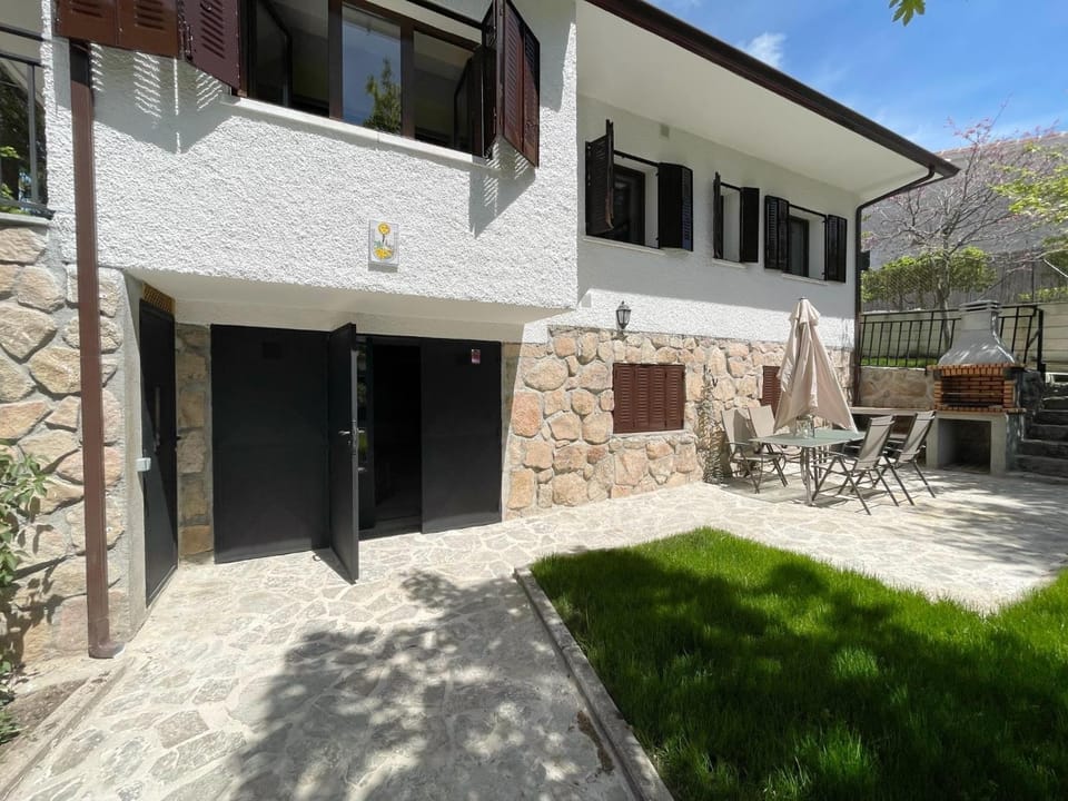 Patio, Day, Garden, Balcony/Terrace, Dining area