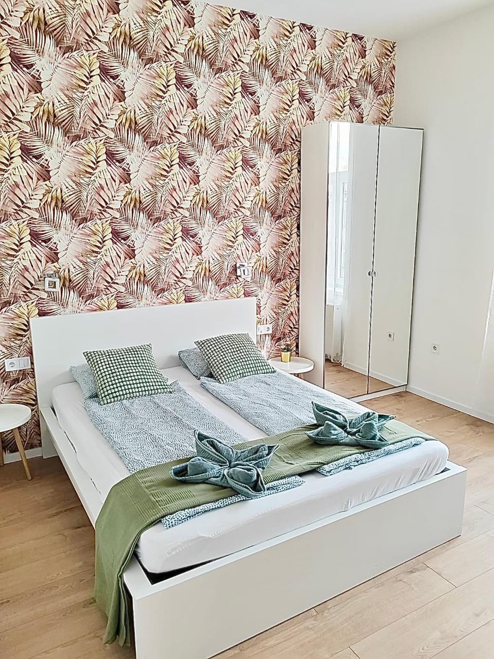 Bed, Photo of the whole room, Bedroom, wardrobe