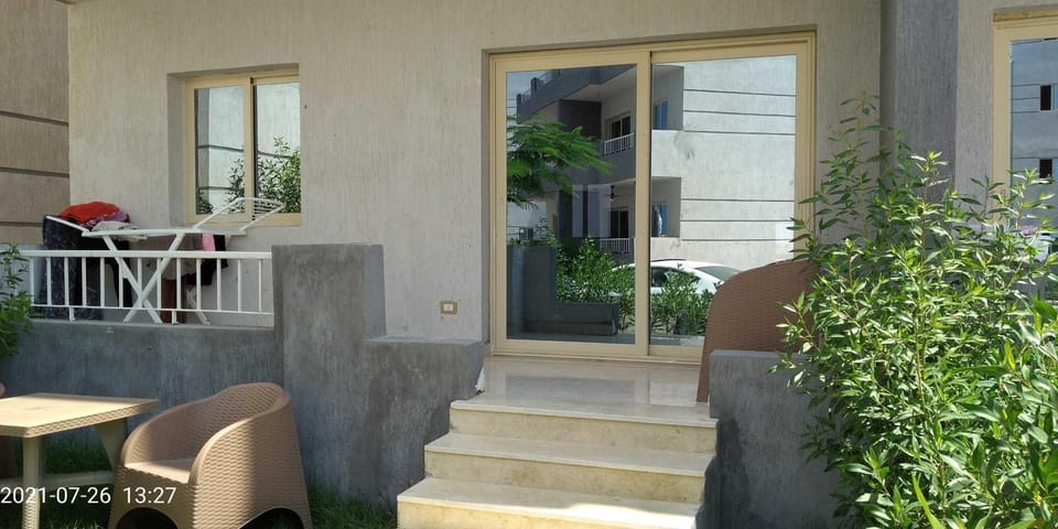 شاليه للايجار ارضى بجاردن بقريه تاهيتى باى الجراوله قبل بوابه مطروح بدقائق Apartment in Egypt