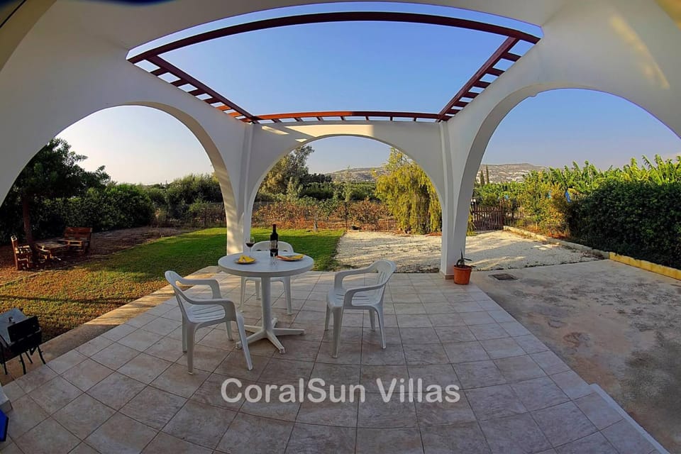 Amazing Pool, Complete Privacy, Amenities and Beach nearby Villa in Peyia