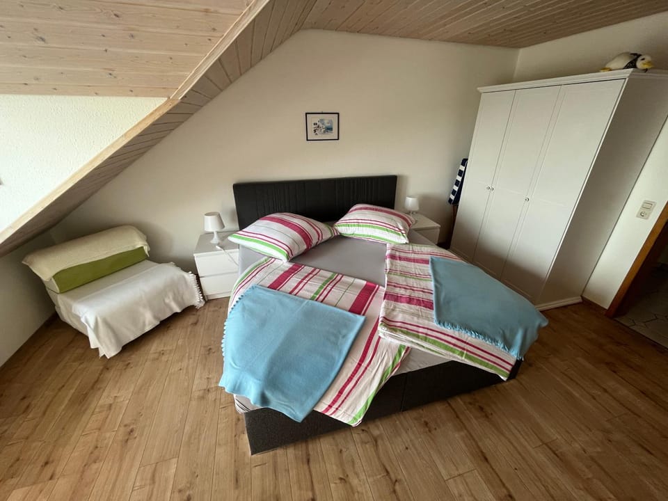 Bed, Photo of the whole room, Bedroom, wardrobe