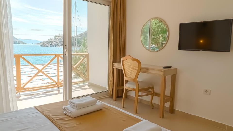 Bed, TV and multimedia, View (from property/room), Balcony/Terrace, Sea view, towels