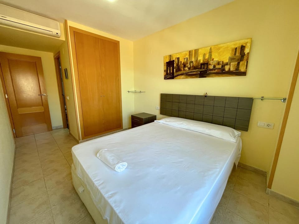 Bed, Photo of the whole room, Bedroom, wardrobe