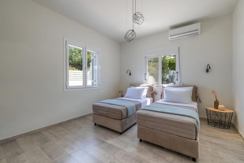 Bed, Bedroom, air conditioner