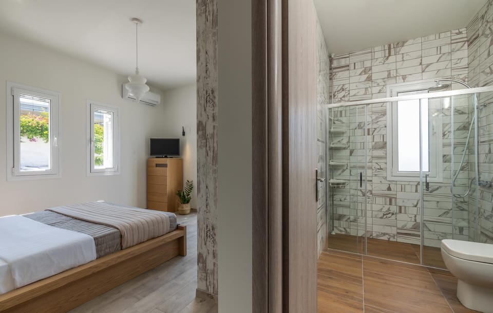 Shower, Bathroom, Bedroom