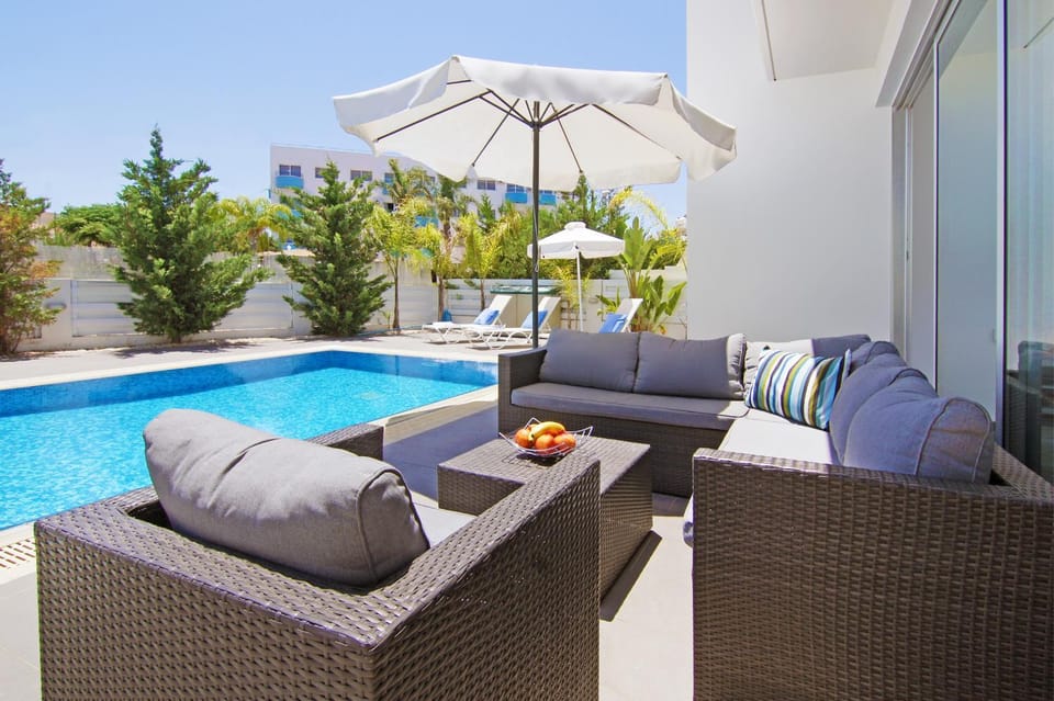 Patio, Swimming pool