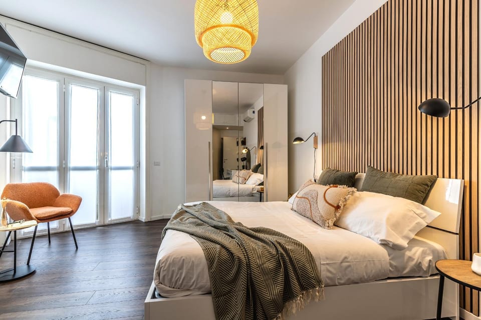 TV and multimedia, Photo of the whole room, Bedroom
