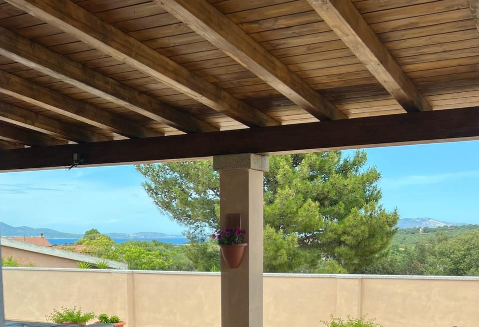 Property building, Natural landscape, Balcony/Terrace, Sea view