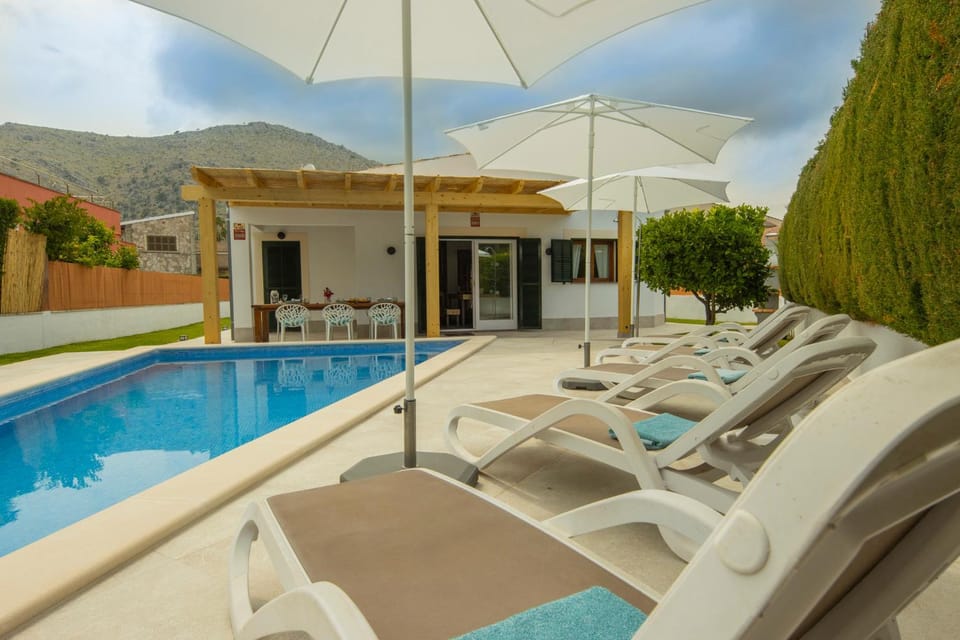 Natural landscape, Mountain view, Pool view, Swimming pool, sunbed