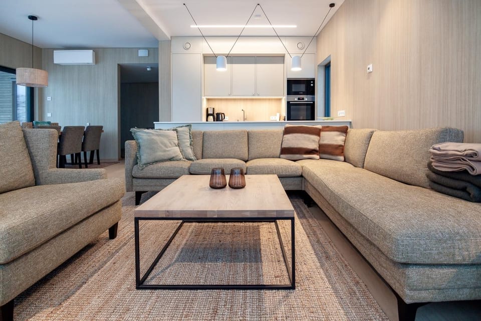 Kitchen or kitchenette, Living room, Seating area, kitchen