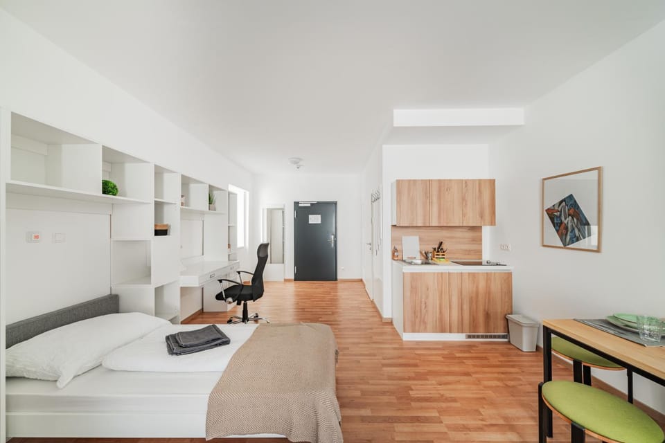 Bed, Kitchen or kitchenette, Living room, Photo of the whole room, Seating area, Bedroom