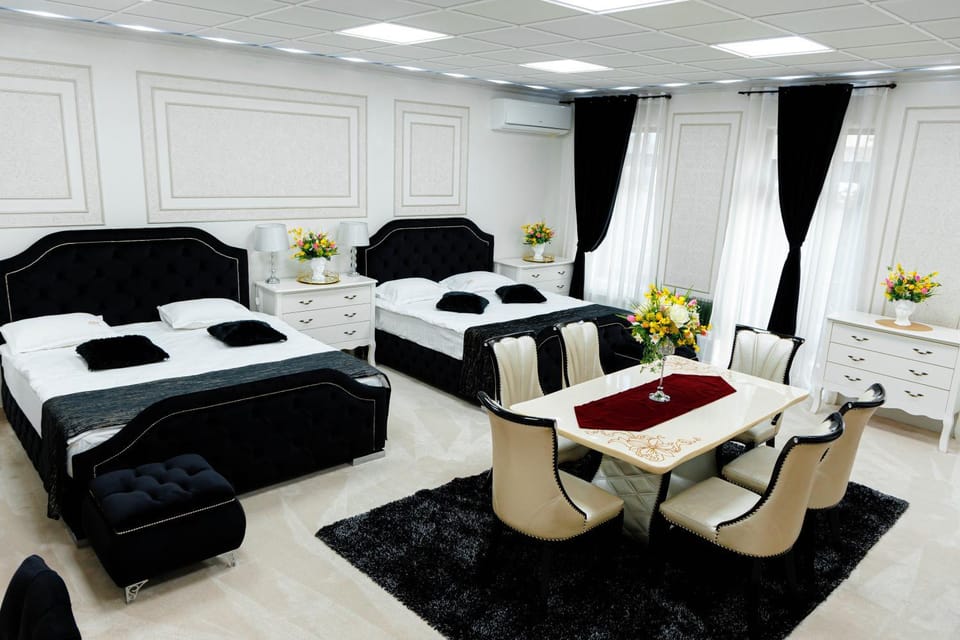 Bed, Living room, Photo of the whole room, Seating area, Bedroom